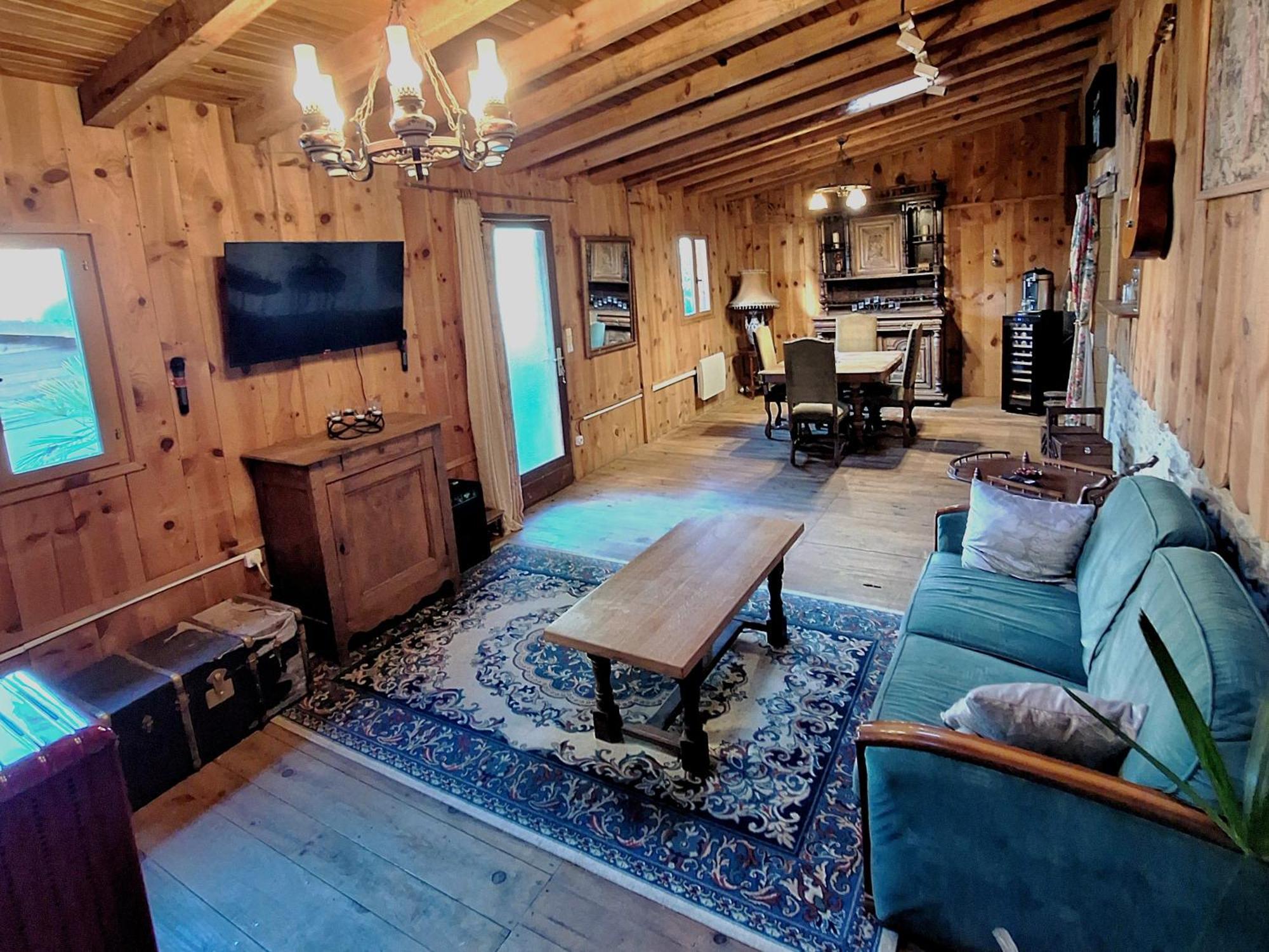 Le Saloon Apartment